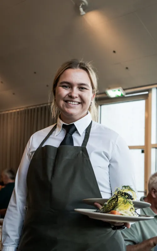 Tjener Serverer Mad
