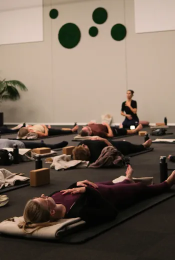 Meditation Med Yogainstruktør På Hotel Faaborg Fjord