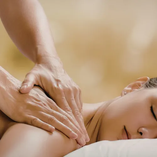 kvinde får massage.webp