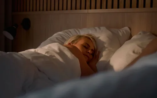 Kvinde Ligger I Sengen