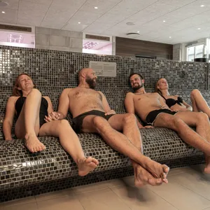 To Par Slapper Af I Spaen