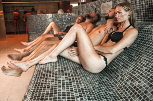 Gæster Slapper Af I Spaområde