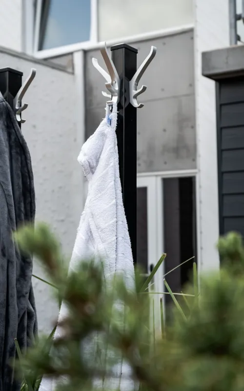 Badekåbe Hænger På Knage Ved Spaen