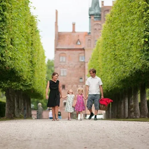 Egeskov Slot Familie Går På Sti