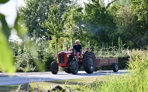 Landmand På Traktor