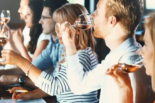 Vinsmagning Med Mennesker